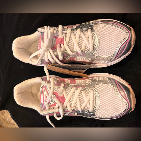 ASICS - Picture 2 of 4